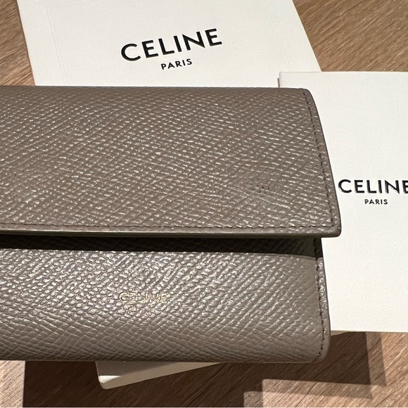 CELINE Small Trifold Wallet Leather Pebble 10B573BEL - Picture 2 of 15